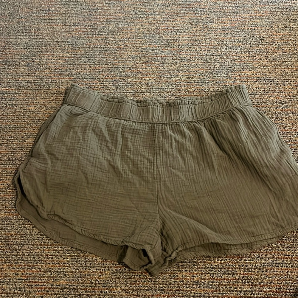 Universal Thread Olive linen shorts